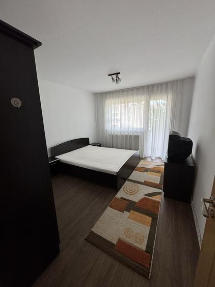 Apartament cu 3 camere semidecomandat în Exterior Vest