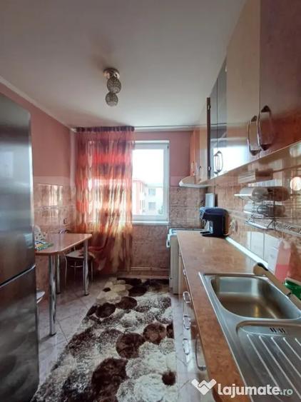 Apartament cu 2 camere semidecomandat, mobilat în Turda