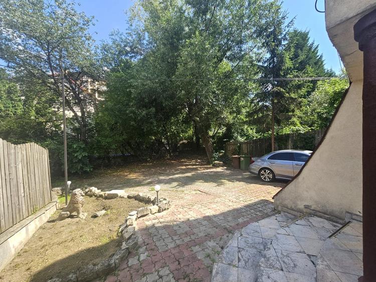 Zona Sigma - casa cu 6 parcari si gradina - 1