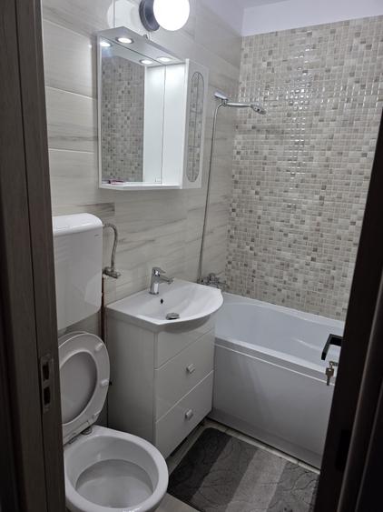 Apartament cu 3 camere semidecomandat în Mihai Viteazul