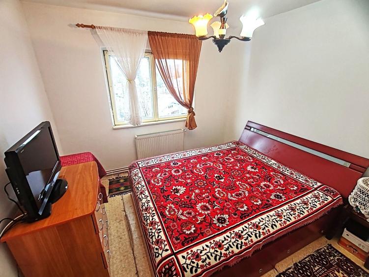Apartament cu 3 camere decomandat, mobilat în Central