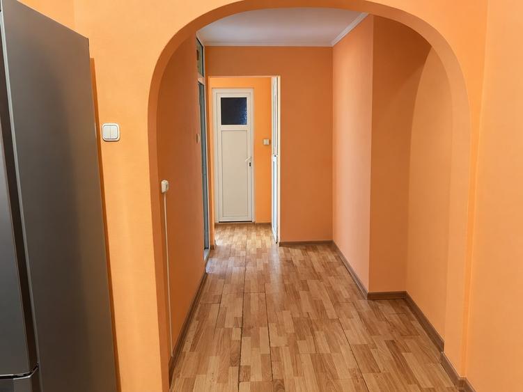 Apartament cu 3 camere decomandat în Ampoi 3