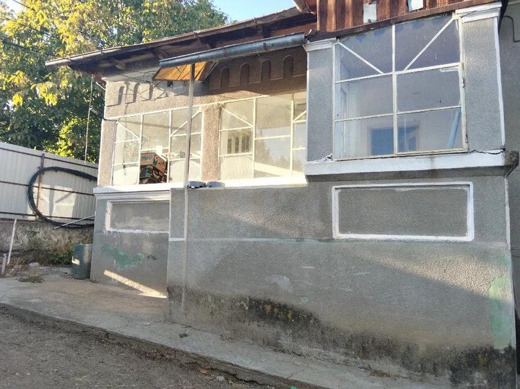 Casă cu 5 camere cu Teren 500 Mp în Central