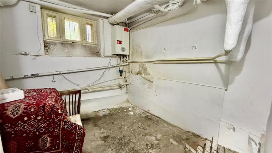 Casă cu 6 camere cu Teren 236 Mp în Copou
