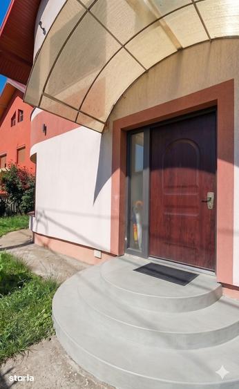 Casă cu 6 camere cu Teren 700 Mp în Vitan