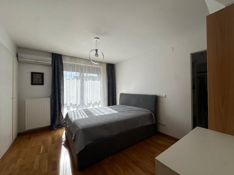 Apartament cu 3 camere semidecomandat în Sisești
