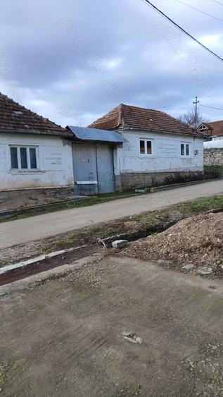 Casă cu 2 camere cu Teren 300 Mp în Uileacu de Beiuș