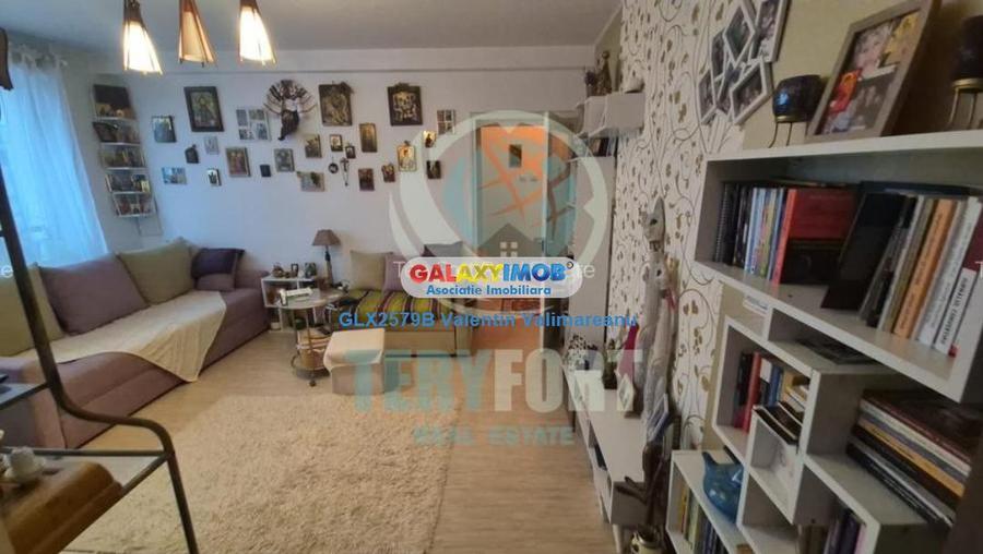 Apartament cu 3 camere semidecomandat, mobilat în Floreasca