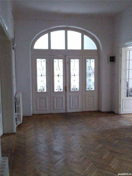 Casă cu 10 camere cu Teren 335 Mp în Cișmigiu