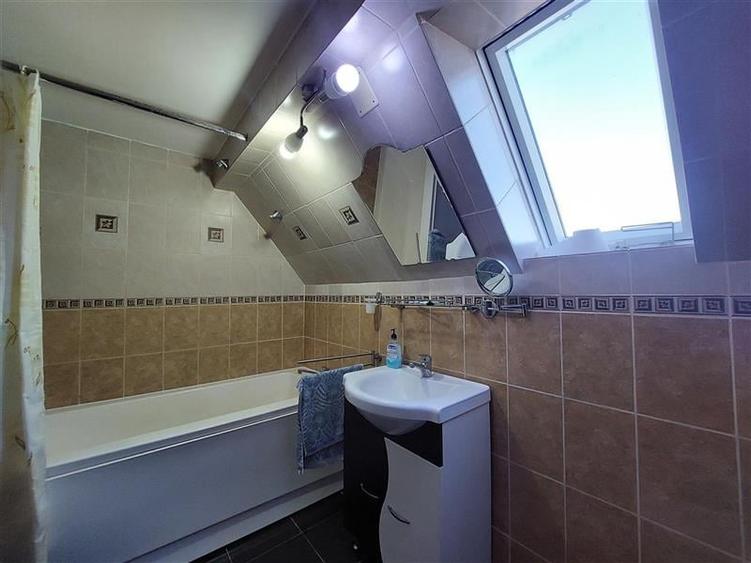 Casă individuală cu 5 camere cu Canalizare în Vladimirescu