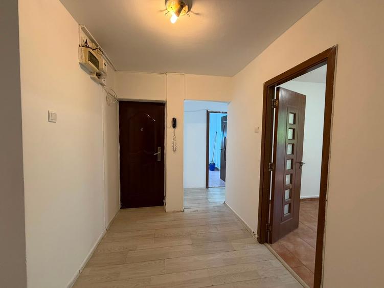Apartament cu 3 camere semidecomandat în Liviu Rebreanu