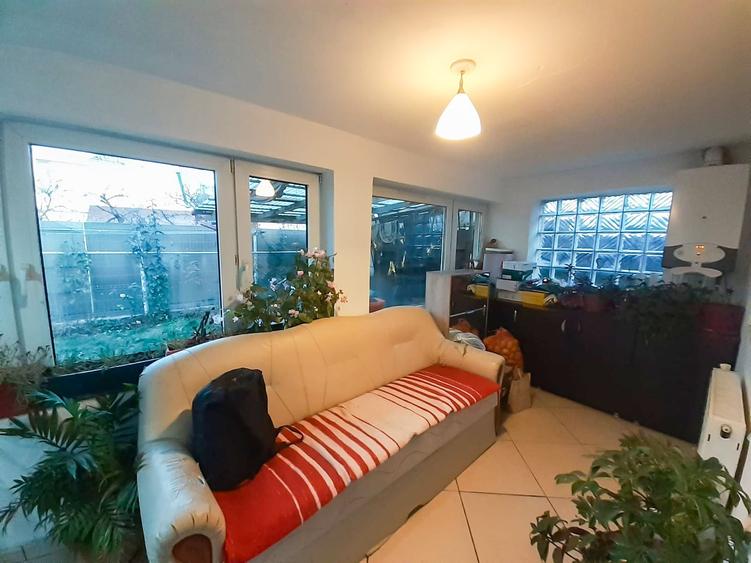 Casă cu 3 camere cu Teren 400 Mp în Podul de Piatră