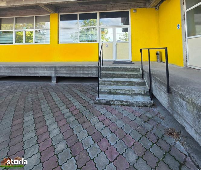 Spațiu comercial, de 350 mp, în Cug