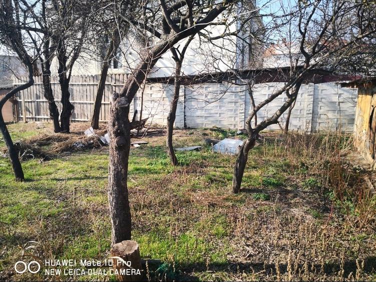 Casă individuală cu 4 camere cu Teren 1100 Mp în Central