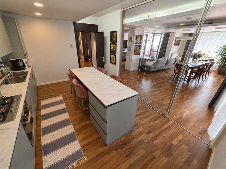 Apartament cu 4 camere decomandat, mobilat în Iancu Nicolae