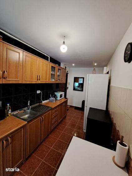 Apartament cu 3 camere semidecomandat în Traian