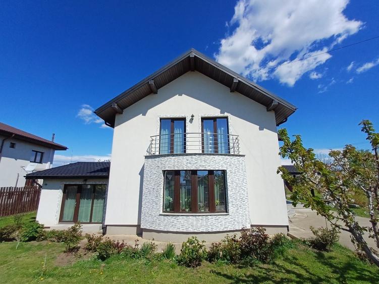 Casă cu 4 camere în Valea Lupului