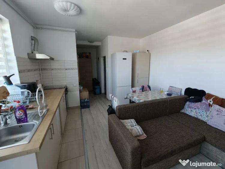 Apartament cu 3 camere decomandat în Florești