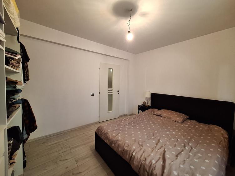 Apartament cu 2 camere semidecomandat, mobilat în Florești