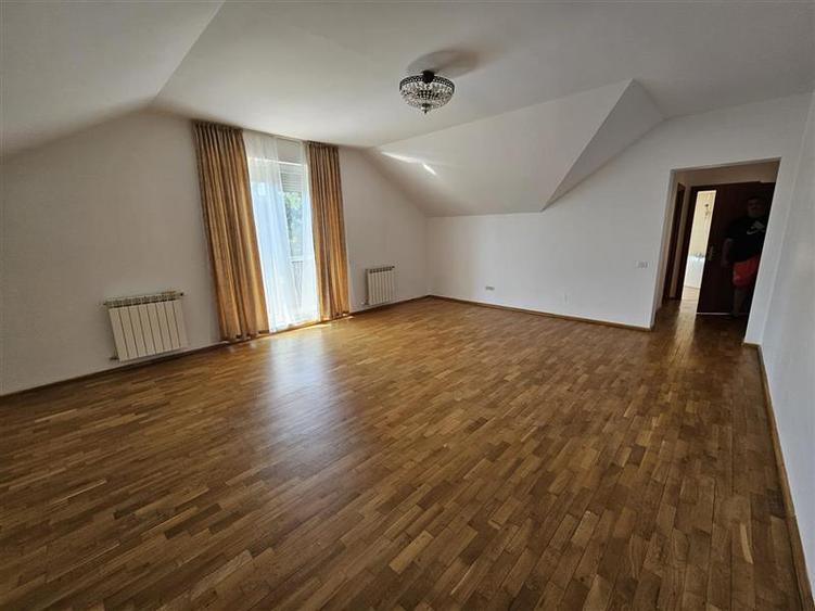 Casă individuală cu 6 camere cu Piscina în Iancu Nicolae