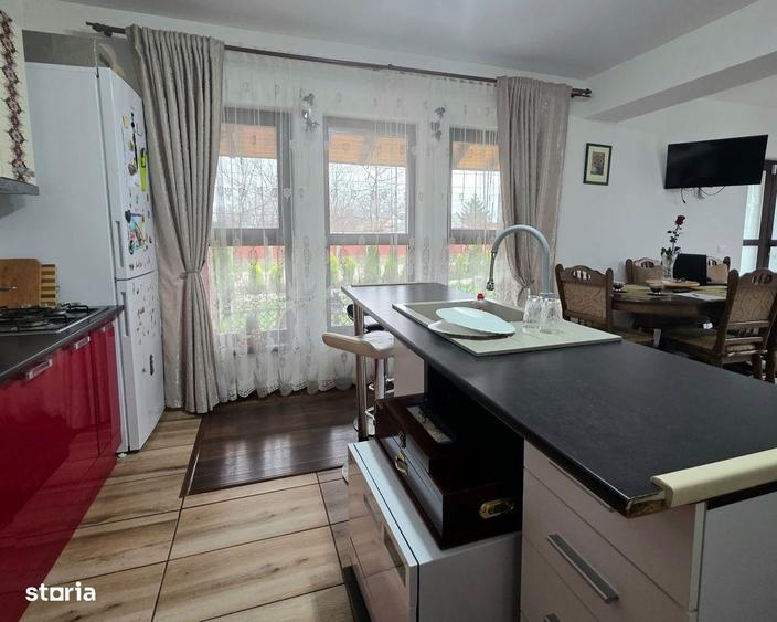 Casă cu 4 camere în Central