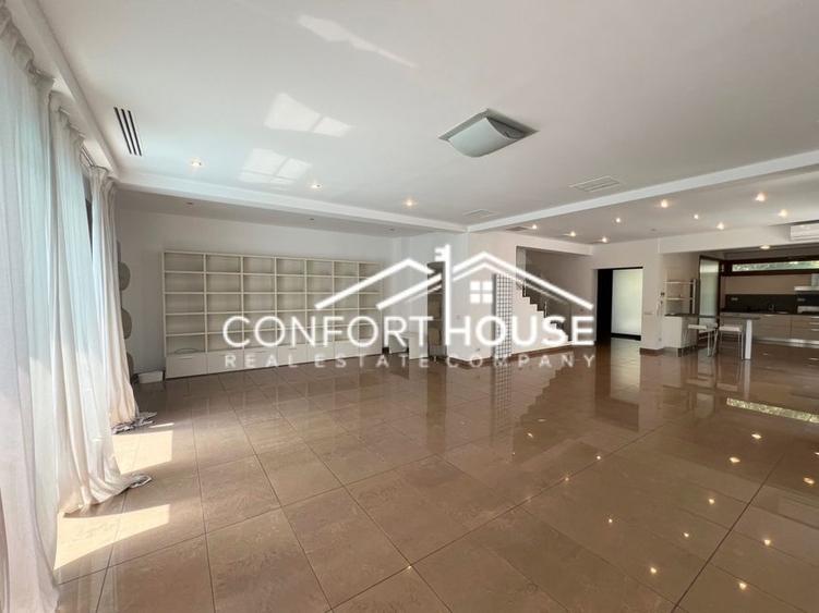 Duplex cu 5 camere cu Piscina în Iancu Nicolae