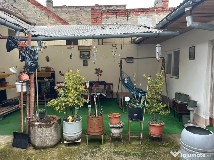 Casă cu 3 camere cu Teren 532 Mp în Central