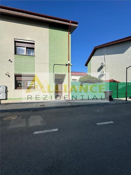 Duplex cu 4 camere cu Canalizare în Central