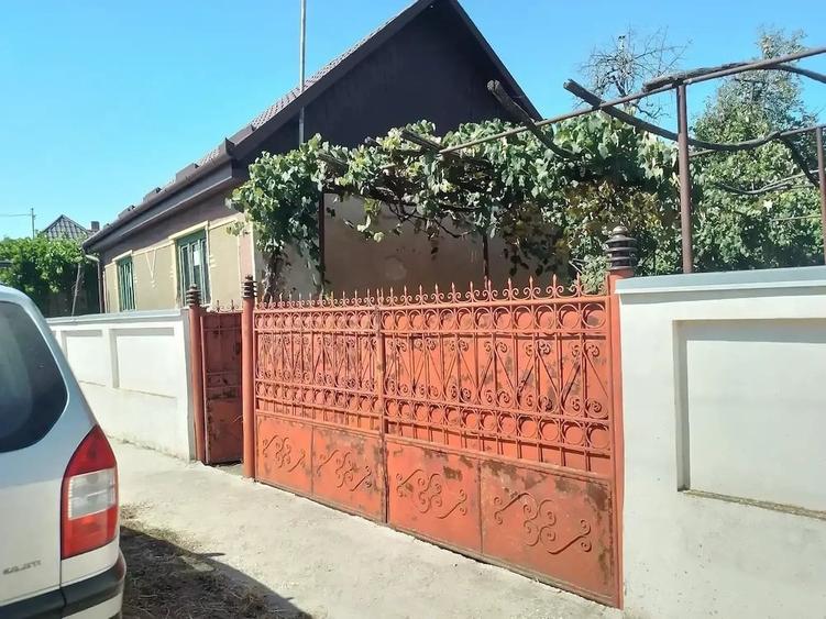 Casă cu Teren 35 Mp în Marca