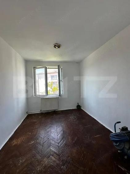 Apartament cu 4 camere decomandat în Central