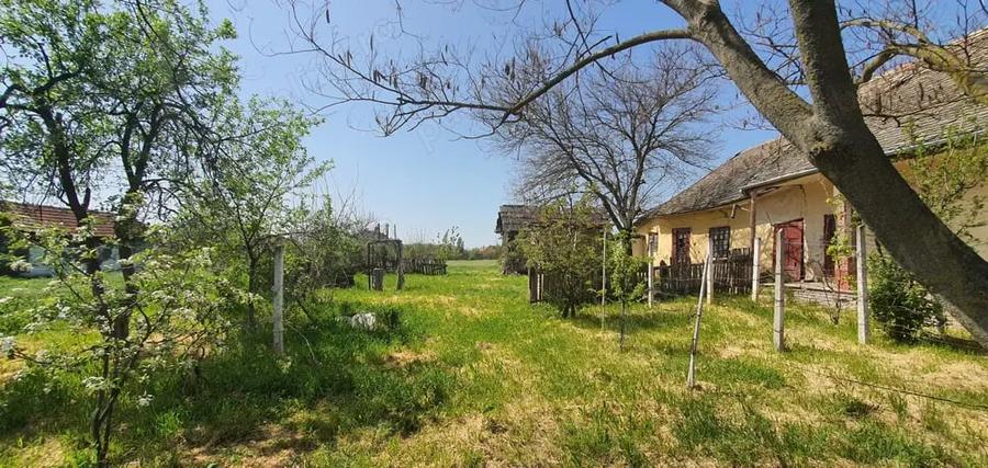 Casă cu 4 camere în Sânpetru Mare