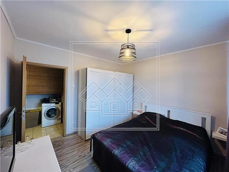 Apartament cu 3 camere decomandat în Vasile Aaron