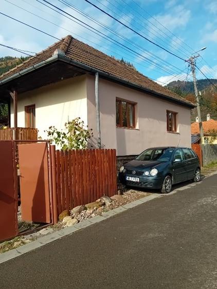 Casă cu 5 camere cu Teren 150 Mp în Central