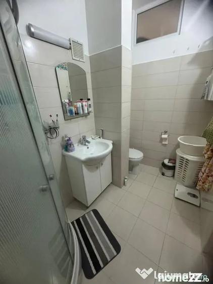 Apartament cu 3 camere semidecomandat în Peninsula