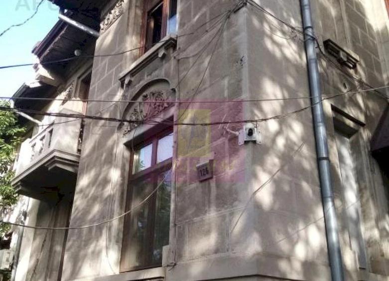 Apartament cu 6 camere decomandat în Plevnei