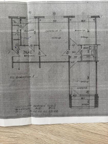 Apartament cu 3 camere semidecomandat în Berceni