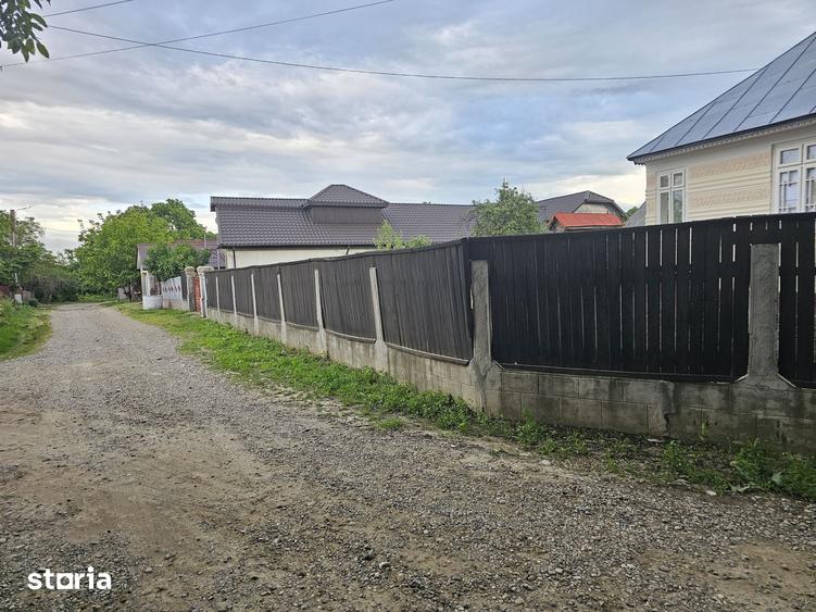 Casă cu 3 camere cu Teren 1330 Mp în Păunești