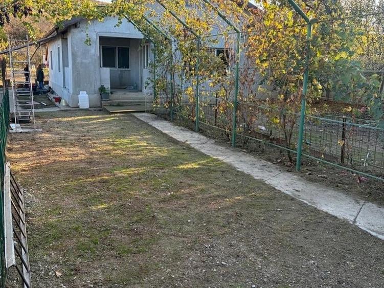 Casă individuală cu 3 camere cu Teren 1000 Mp în Leamna de Jos