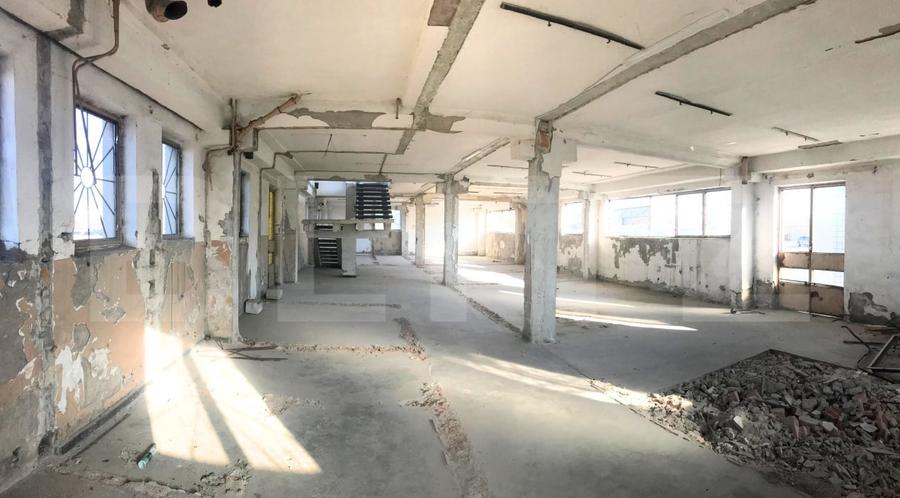 Spațiu comercial, de 780 mp, în Vest