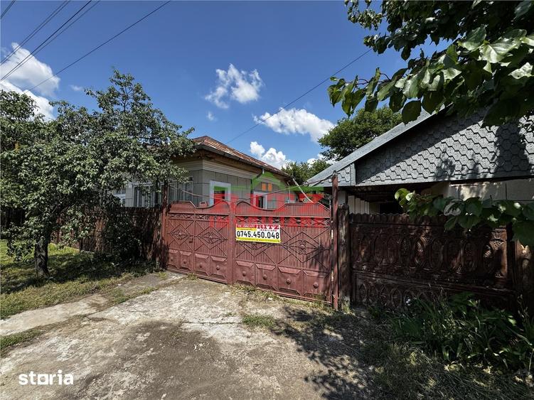 Casă cu 4 camere cu Teren 2437 Mp în Osica de Sus