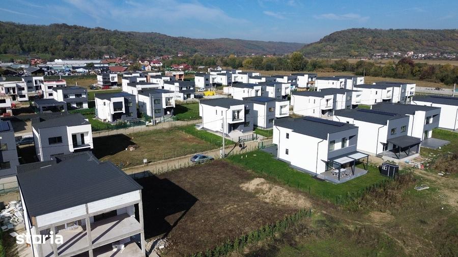 Casă cu 4 camere cu Teren 520 Mp în Micești