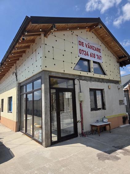 Casă cu 4 camere cu Teren 1000 Mp în Stăncești