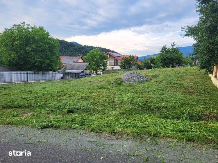 Teren de 705 mp, în Ferneziu