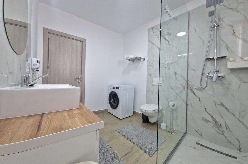 Apartament cu 2 camere semidecomandat în 1 Decembrie