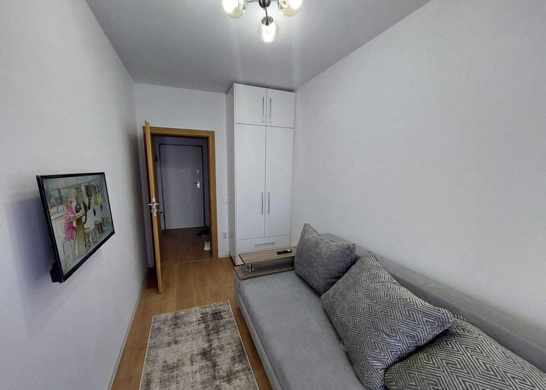 Apartament cu 3 camere, mobilat în Tractorul