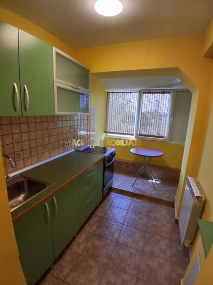 Apartament cu 2 camere semidecomandat, mobilat în Ultracentral