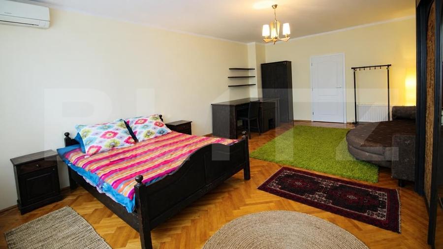 Apartament cu 3 camere semidecomandat, mobilat în Complex Studențesc