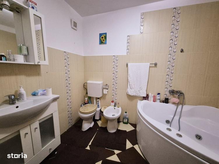 Apartament cu 4 camere decomandat în Calea Romanului