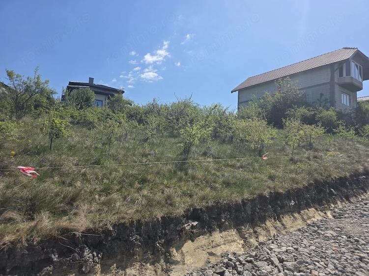 Teren de 755 mp, în Dezmir