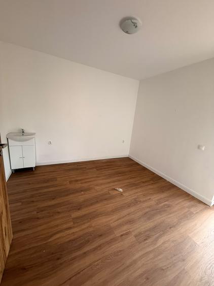 Spațiu comercial, de 77 mp, în Florești